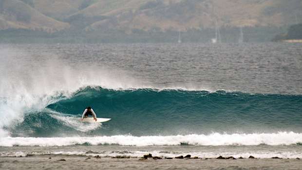 william-finnegan-barbarian-days-surfing-book-review-960.jpg